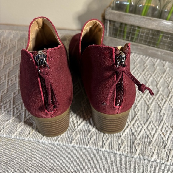 Kenneth Cole Reaction, Women's Side Skip Suede Block Heel Ankle Boots Sz 8 - Picture 4 of 6